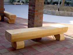 ヒノキ丸太のベンチ　椅子