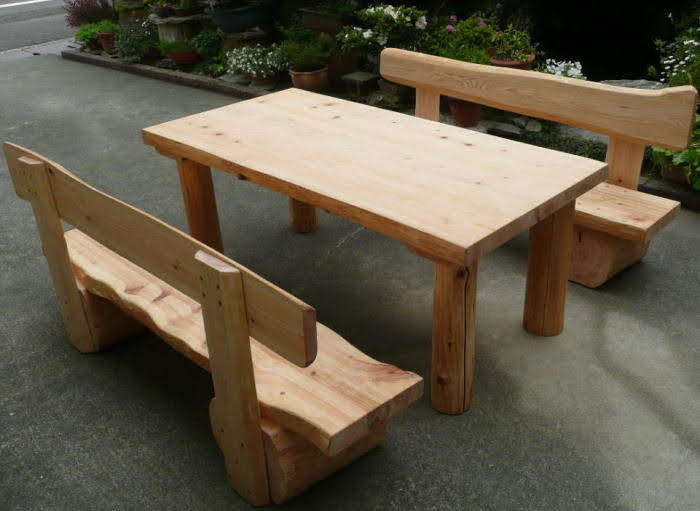 4テーブルとベンチ
