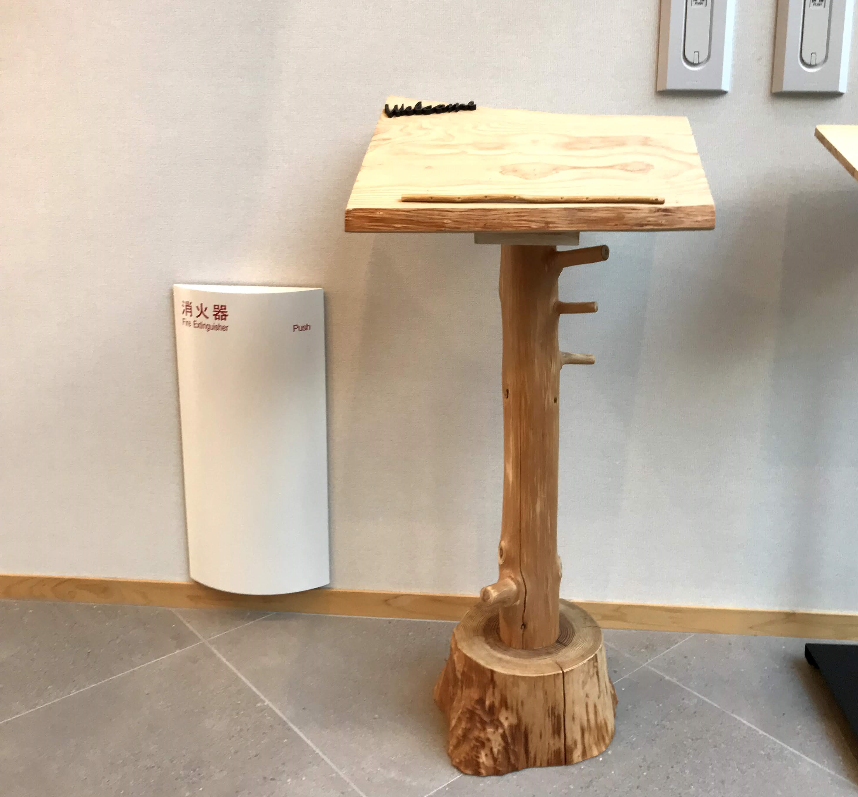 4木材テーブル